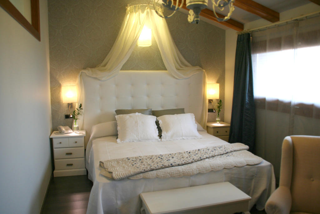 Hotel Castillo De Alquezar Room photo