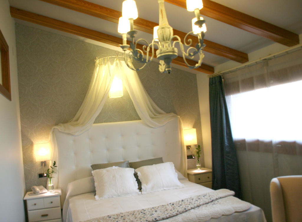 Hotel Castillo De Alquezar Room photo